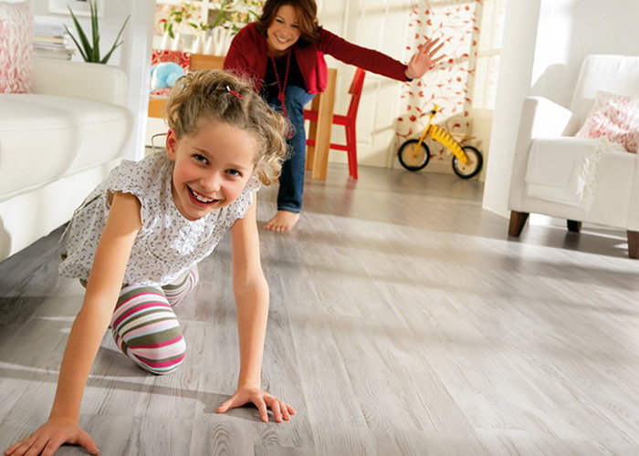 Для детской комнаты лучше отдать предпочтение экологичному ламинату